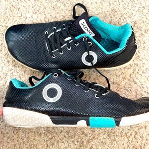 Skora Running Shoes